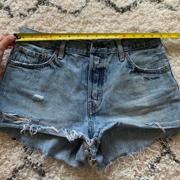 Levi’s Distressed Denim Shorts - Picture 7 of 8